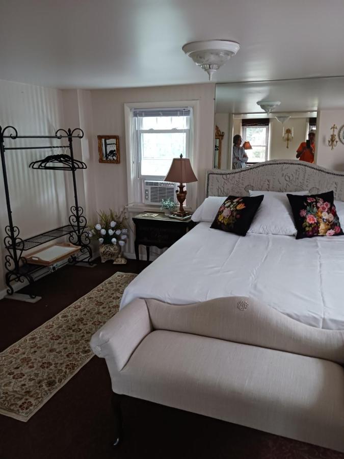 The Guest House At The Regina House Tea Room Moosic Extérieur photo